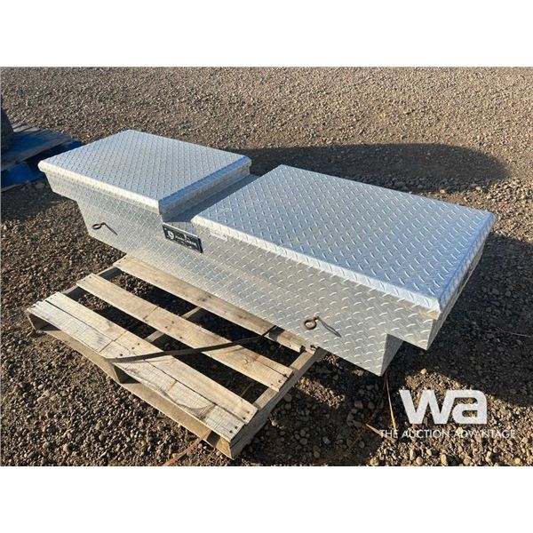 JOHN DEERE 2 COMP'T JOCKEY BOX
