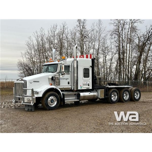 2013 KENWORTH T800 TRI DRIVE SLEEPER WINCH TRUCK
