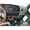 Image 10 : 2016 PETERBILT 367 TRI DRIVE SLEEPER TRUCK TRACTOR