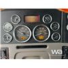 Image 12 : 2016 PETERBILT 367 TRI DRIVE SLEEPER TRUCK TRACTOR