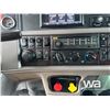 Image 16 : 2016 PETERBILT 367 TRI DRIVE SLEEPER TRUCK TRACTOR