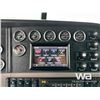 Image 19 : 2016 PETERBILT 367 TRI DRIVE SLEEPER TRUCK TRACTOR
