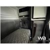 Image 25 : 2016 PETERBILT 367 TRI DRIVE SLEEPER TRUCK TRACTOR