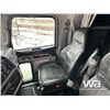 Image 8 : 2016 PETERBILT 367 TRI DRIVE SLEEPER TRUCK TRACTOR