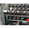 Image 17 : 2013 KENWORTH T800 TRI DRIVE SLEEPER TRUCK TRACTOR