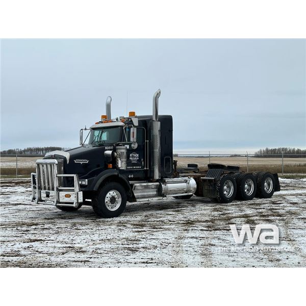 2013 KENWORTH T800 TRI DRIVE SLEEPER TRUCK TRACTOR