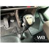 Image 21 : 2013 KENWORTH T800 TRI DRIVE SLEEPER TRUCK TRACTOR
