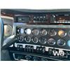 Image 18 : 2022 KENWORTH T800 TRI DRIVE CAB & CHASSIS