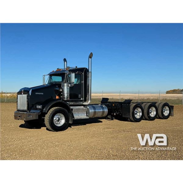 2022 KENWORTH T800 TRI DRIVE CAB & CHASSIS