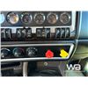 Image 21 : 2022 KENWORTH T800 TRI DRIVE CAB & CHASSIS