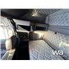 Image 22 : 2022 KENWORTH W900B T/A SLEEPER TRUCK TRACTOR