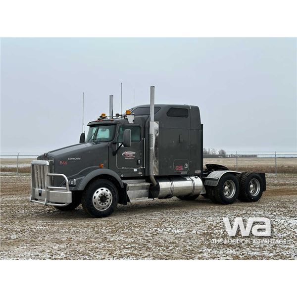 2005 KENWORTH T800 T/A SLEEPER TRUCK TRACTOR