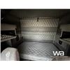 Image 23 : 2005 KENWORTH T800 T/A SLEEPER TRUCK TRACTOR