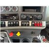 Image 22 : 2020 KENWORTH T880 T/A DUMP TRUCK