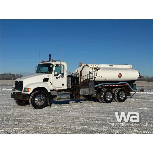 2007 MACK CV713 T/A PRESSURE TRUCK