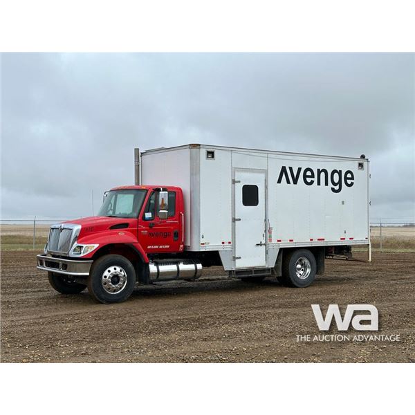 2004 INTERNATIONAL 7300 S/A STEAM TRUCK