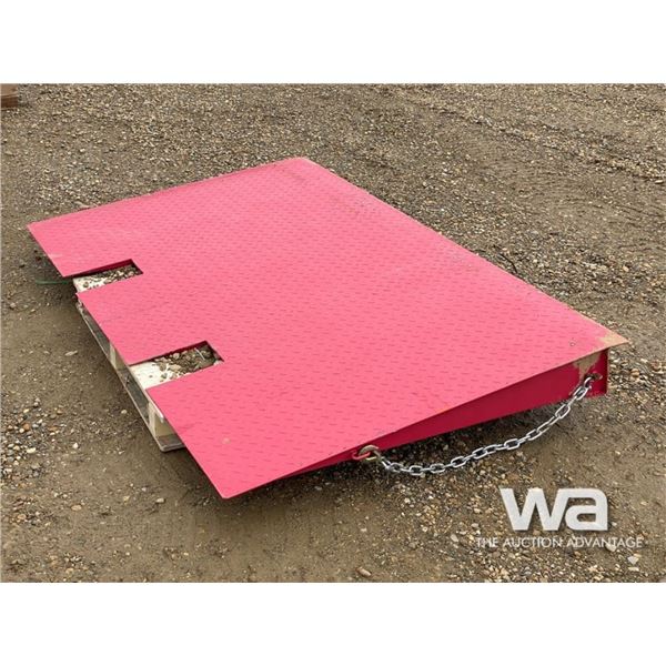 SHIPPING CONTAINER RAMP
