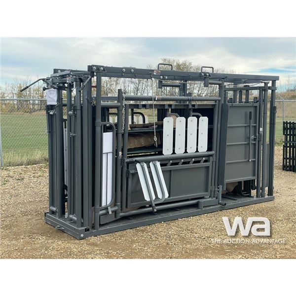 LIVESTOCK CHUTE WITH (20) LIVESTOCK PANELS