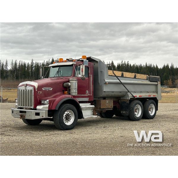 1996 KENWORTH T800B T/A DUMP TRUCK