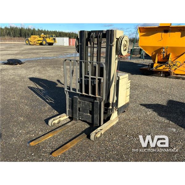 CROWN 30WRTT ELECTRIC PALLET JACK