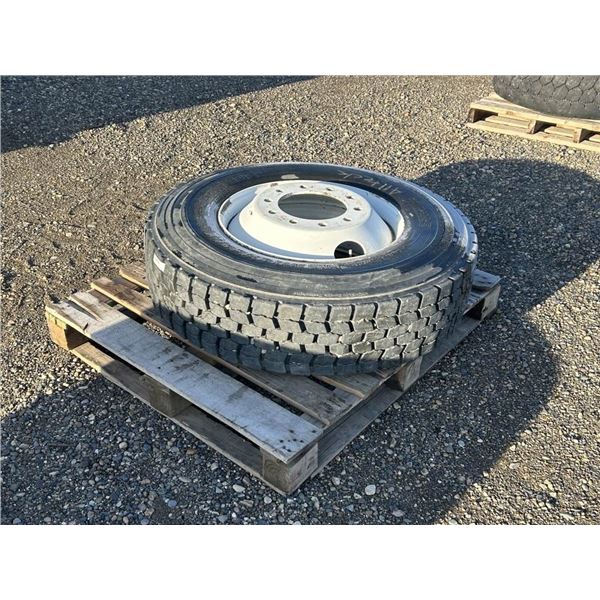(1) MICHELIN 11R22.5 TIRE ON RIM
