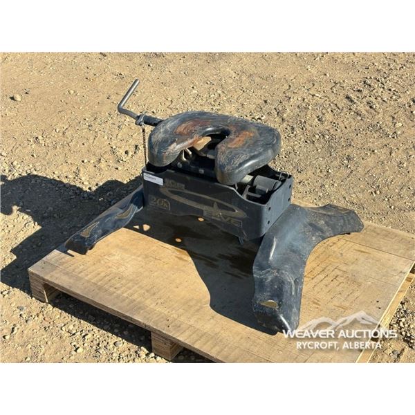 CURT 5TH WHEEL HITCH