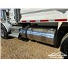 Image 57 : 2015 KENWORTH T800 T/A DUMP TRUCK