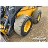Image 10 : 2017 JOHN DEERE 330G 2-SPEED SKID STEER LOADER