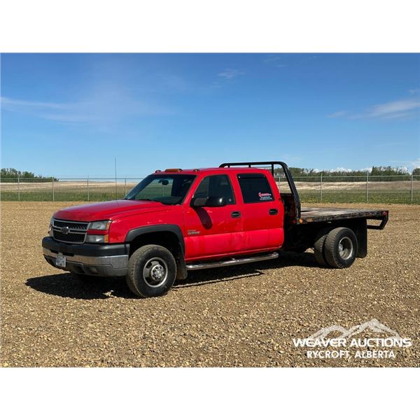 2005 CHEVROLET 3500 LS CREW CAB DUALLY FLATBED