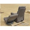 Image 4 : (2) CLOTH CHAIRS