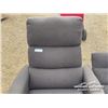 Image 8 : (2) CLOTH CHAIRS