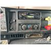 Image 17 : 2000 INTERNATIONAL 8100 T/A  ACID PRESSURE TRUCK