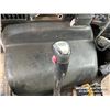 Image 19 : 2000 INTERNATIONAL 8100 T/A  ACID PRESSURE TRUCK
