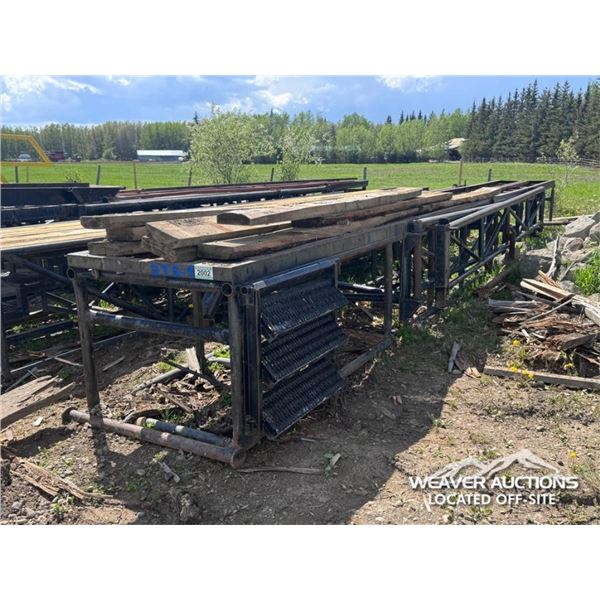 CATWALK WITH SWING OUT PIPE RACK
