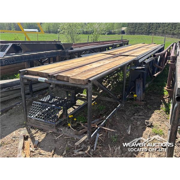 CATWALK WITH SWING OUT PIPE RACK