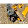 Image 6 : INDUSTRIAL PALLET JACK