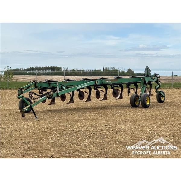JOHN DEERE 3710 ADJUSTABLE RIGID MOLDBOARD PLOW