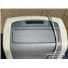 Image 7 : AIR CONDITIONER W/MISC HOUSEHOLD ITEMS