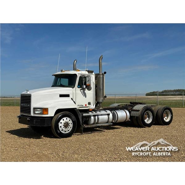 2001 MACK CH613 T/A DAY CAB TRUCK TRACTOR