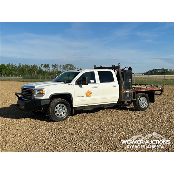 2015 GMC 3500HD CREW CAB FLATBED TRUCK