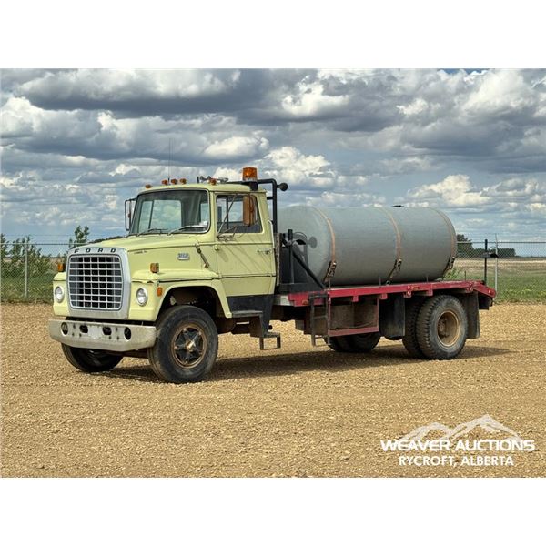 1975 FORD 800 S/A FLATBED TRUCK WITH WATER TANK