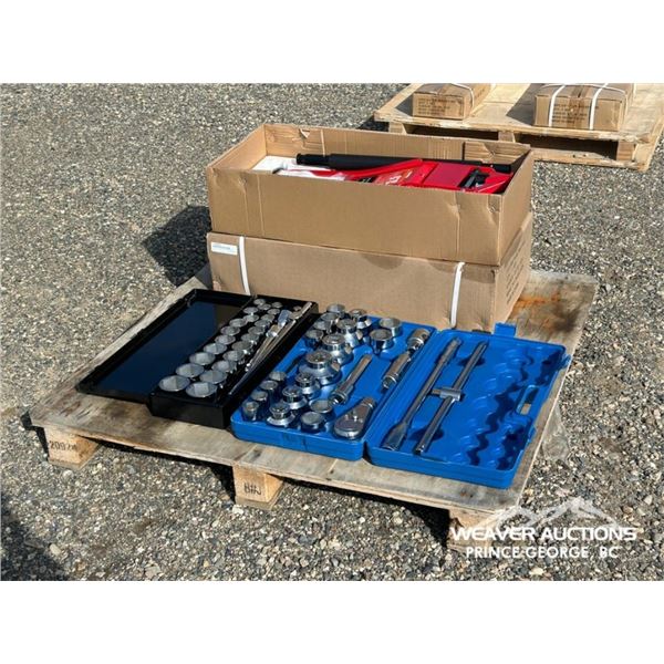 (2) 3.5T FLOOR JACKS, (2) SOCKET SETS