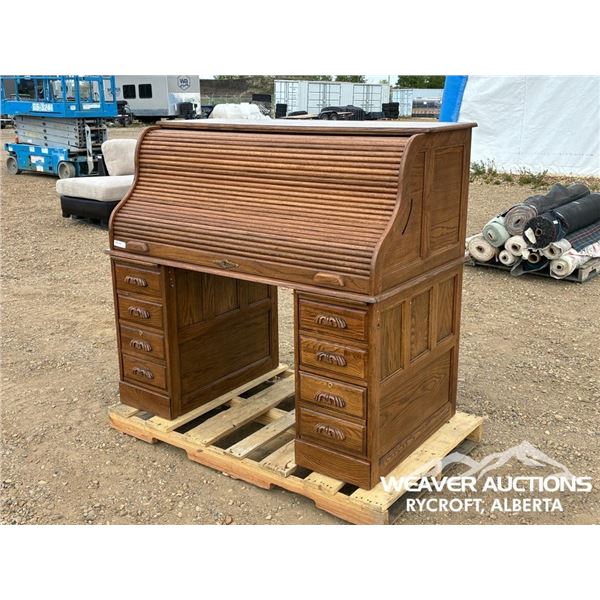 COMPUTER ROLL TOP DESK