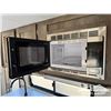 Image 14 : 2021 FOREST RIVER BHXL 24 FT. T/A TRAVEL TRAILER