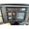 Image 11 : 1982 CASE 1690 2WD TRACTOR