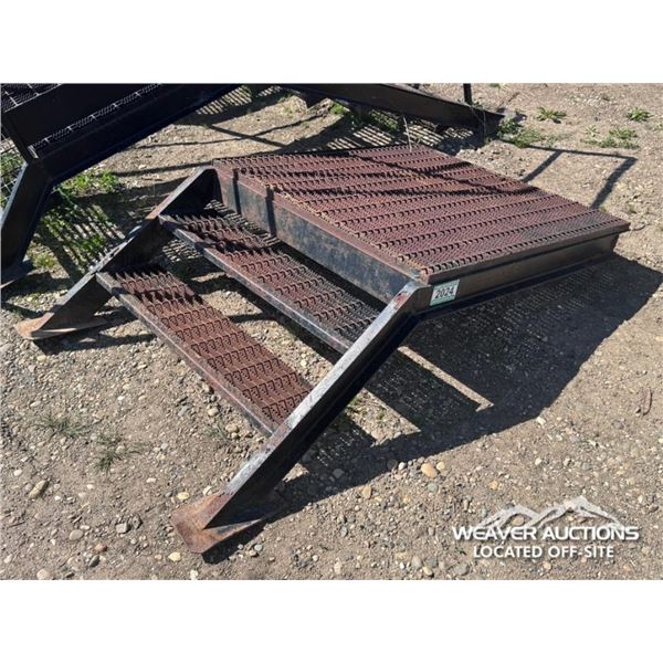 STEEL STAIRS & PLATFORM