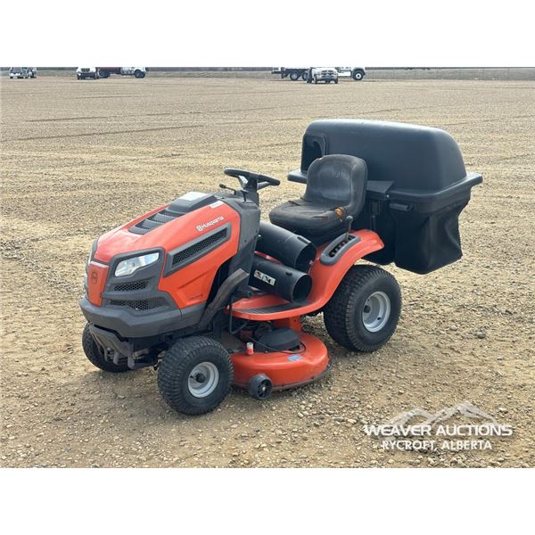 HUSQVARNA RIDE ON LAWN MOWER W/ BAGGER