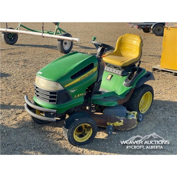 JOHN DEERE LA165 RIDE ON LAWN MOWER