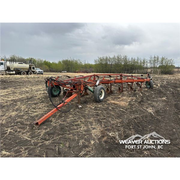 KVERNELAND D2 7 BOTTOM PLOW