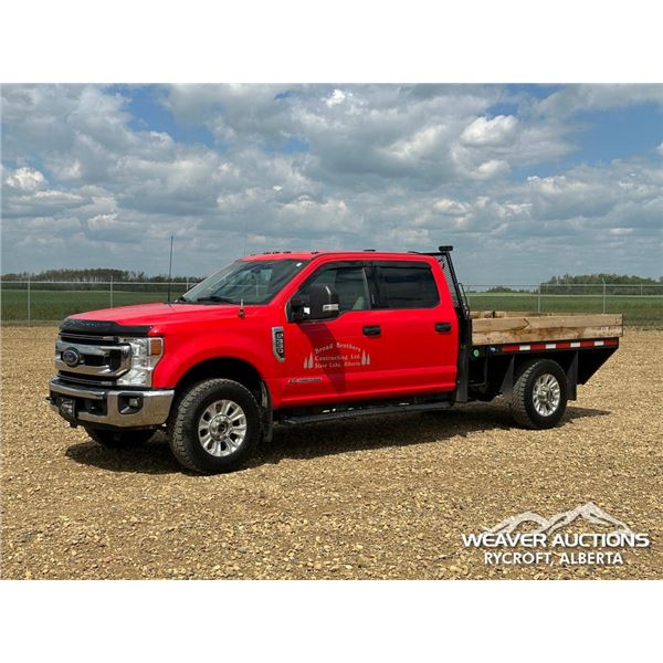2022 FORD F350 XLT CREW CAB FLATBED TRUCK